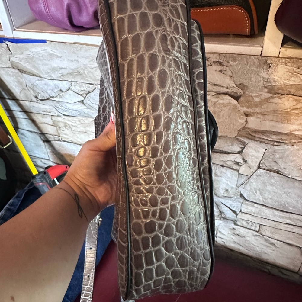 Banana Republic Croc Embossed Genuine Leather Crossbody bag - Picture 3 of 10
